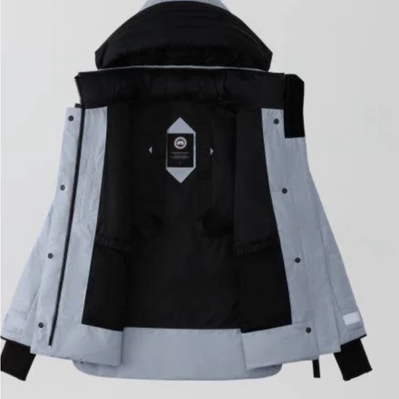 Canada Goose women’s Lyndale parka light blue size medium worn once - Picture 3 of 8